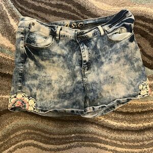 Crochet detail denim shorts